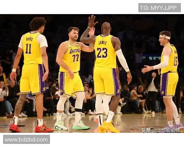 夏季联赛精彩对决湖人队与活塞队的激烈碰撞与战术较量 夏季联赛精彩对决湖人队与活塞队的激烈碰撞与战术较量